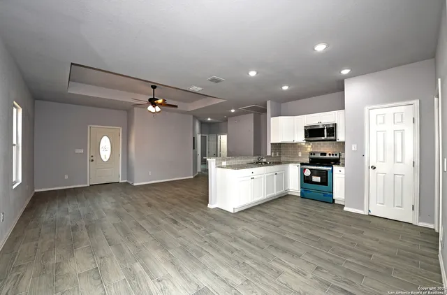 $234,900 | 870 West Southcross Boulevard, San Antonio, TX 78211