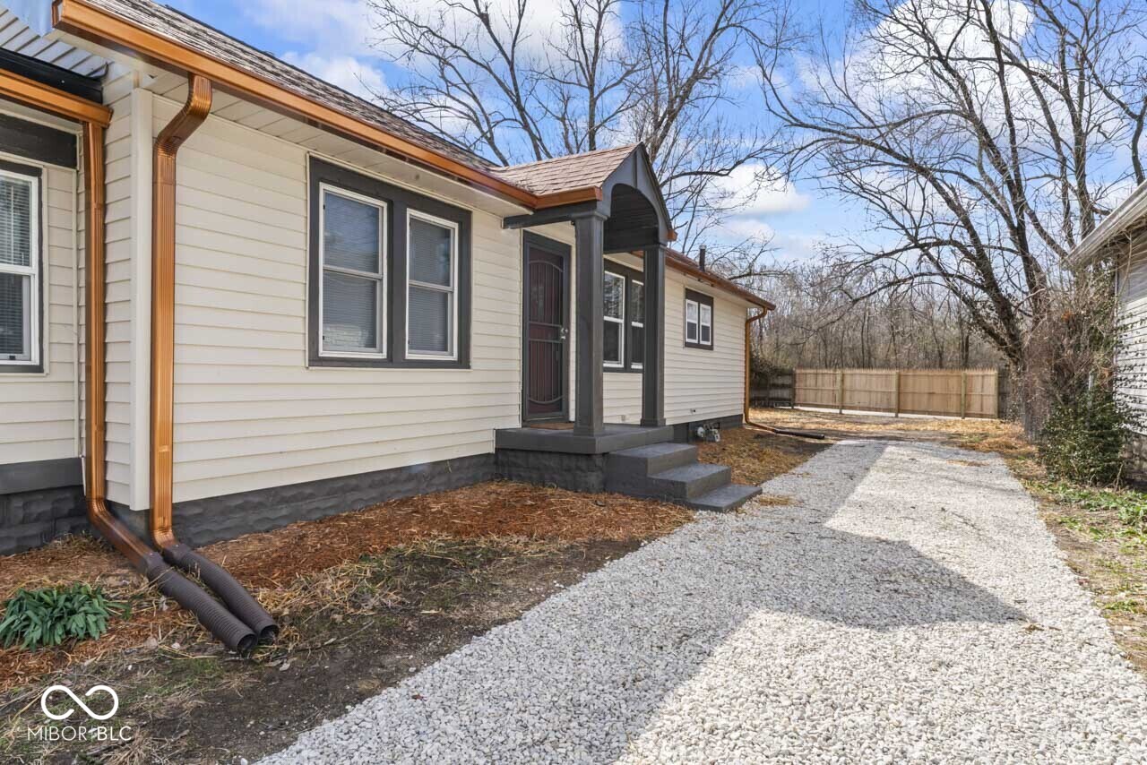 3614 Ralston Avenue Indianapolis, IN 46218 - Photo 4 of 44