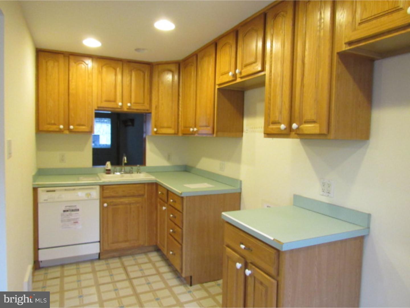 114 Spring Valley Road Darby, PA 19023 - Photo 4 of 13