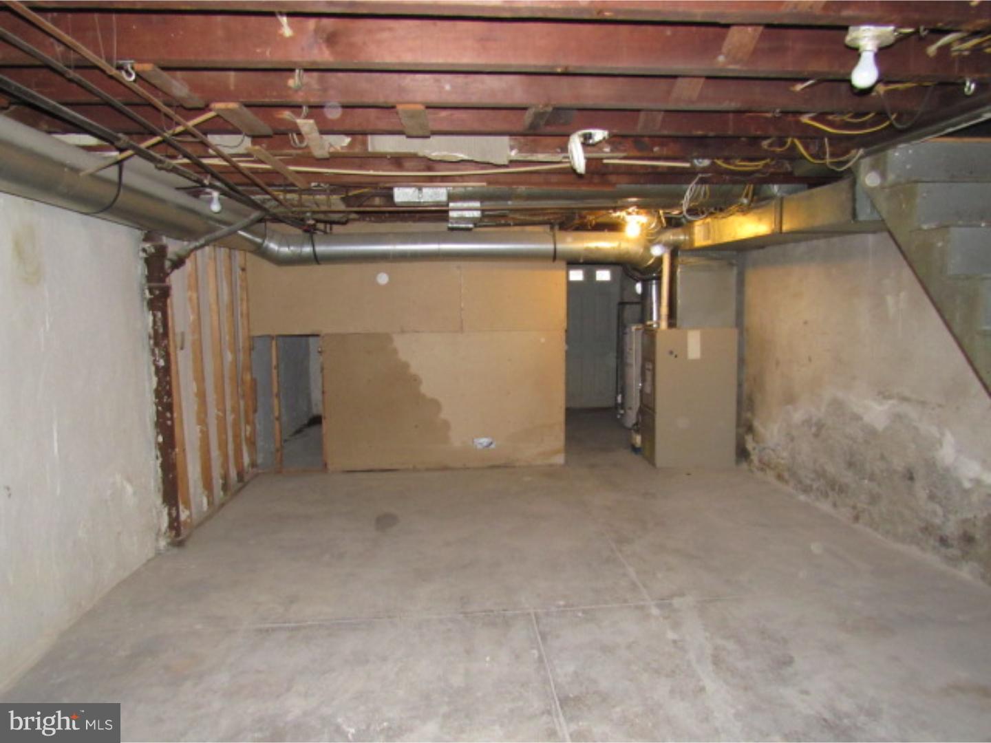 114 Spring Valley Road Darby, PA 19023 - Photo 5 of 13