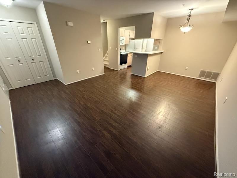 22296 Cape Cod Way Farmington, MI 48336 - Photo 2 of 16