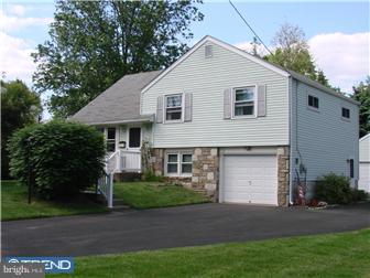 212 Crestview Road Hatboro, PA 19040 - Photo 2 of 11 Exterior Front