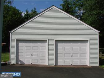 212 Crestview Road Hatboro, PA 19040 - Photo 3 of 11 Garage