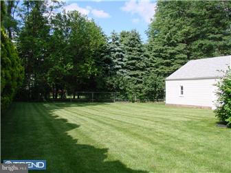 212 Crestview Road Hatboro, PA 19040 - Photo 5 of 11 Exterior Side