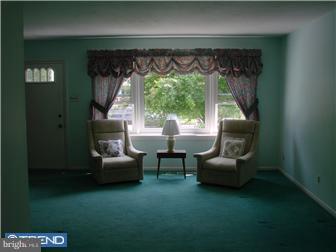 212 Crestview Road Hatboro, PA 19040 - Photo 9 of 11 Living Room