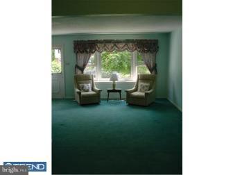 212 Crestview Road Hatboro, PA 19040 - Photo 10 of 11 Living Room