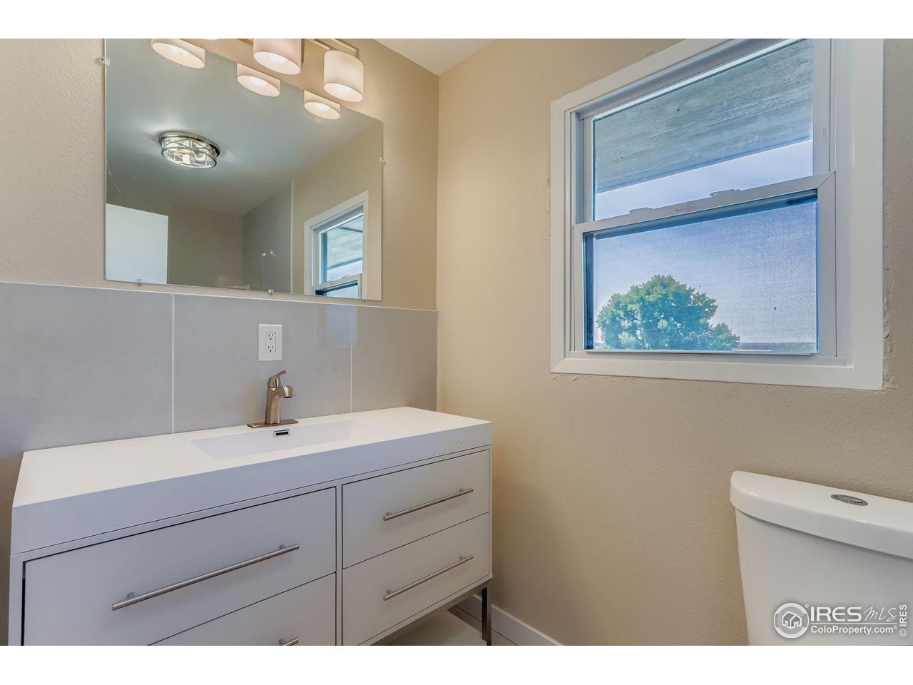 11131 Lookout Road Longmont, CO 80504 - Photo 24 of 40 shared bathroom