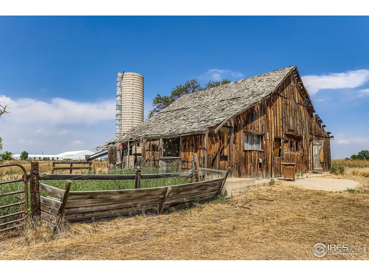 11131 Lookout Road Longmont, CO 80504 - Photo 39 of 40 barn needs love but super charming