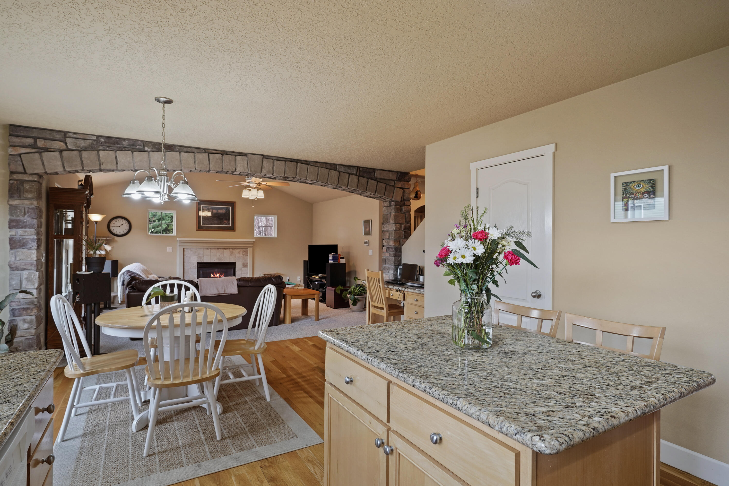 61480 Brosterhous Road Bend, OR 97702 - Photo 16 of 27 DSC04679