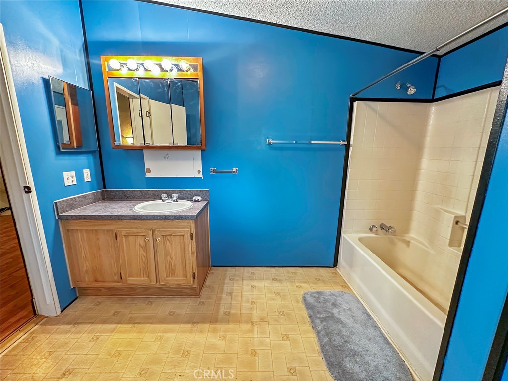 2224 Riviera Drive Blythe, CA 92225 - Photo 11 of 23 a bathroom with a tub a sink and a mirror