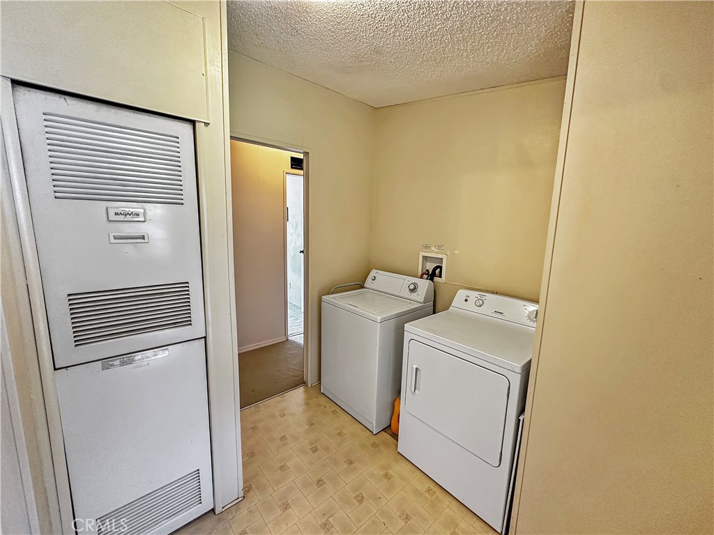2224 Riviera Drive Blythe, CA 92225 - Photo 13 of 23 a utility room with dryer and washer
