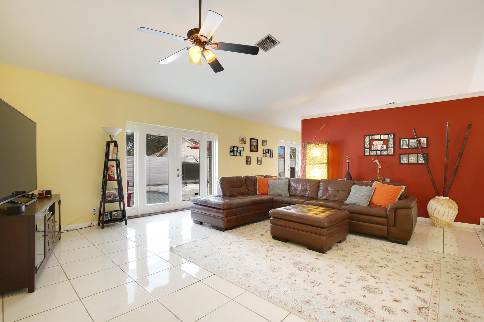 2144 Park Place Boca Raton, FL 33486 - Photo 4 of 20 a living room with furniture and a flat screen tv
