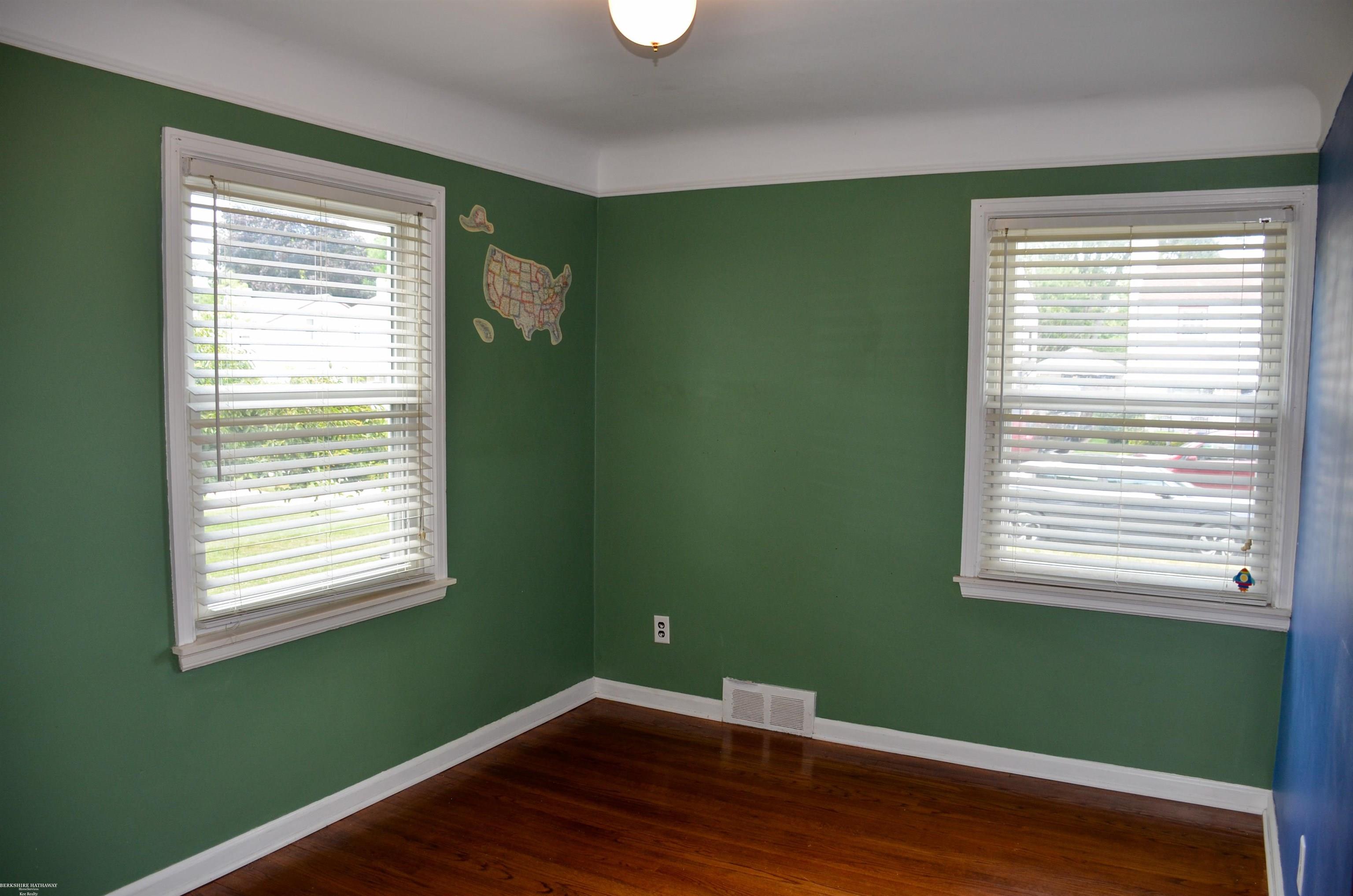 8474 Harding Street Center Line, MI 48015 - Photo 8 of 17
