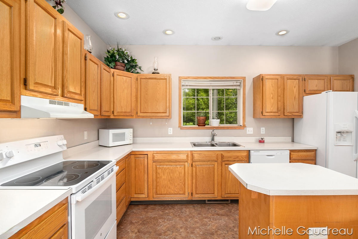 12567 Bass Road Wayland, MI 49348 - Photo 10 of 43 IMG_1008