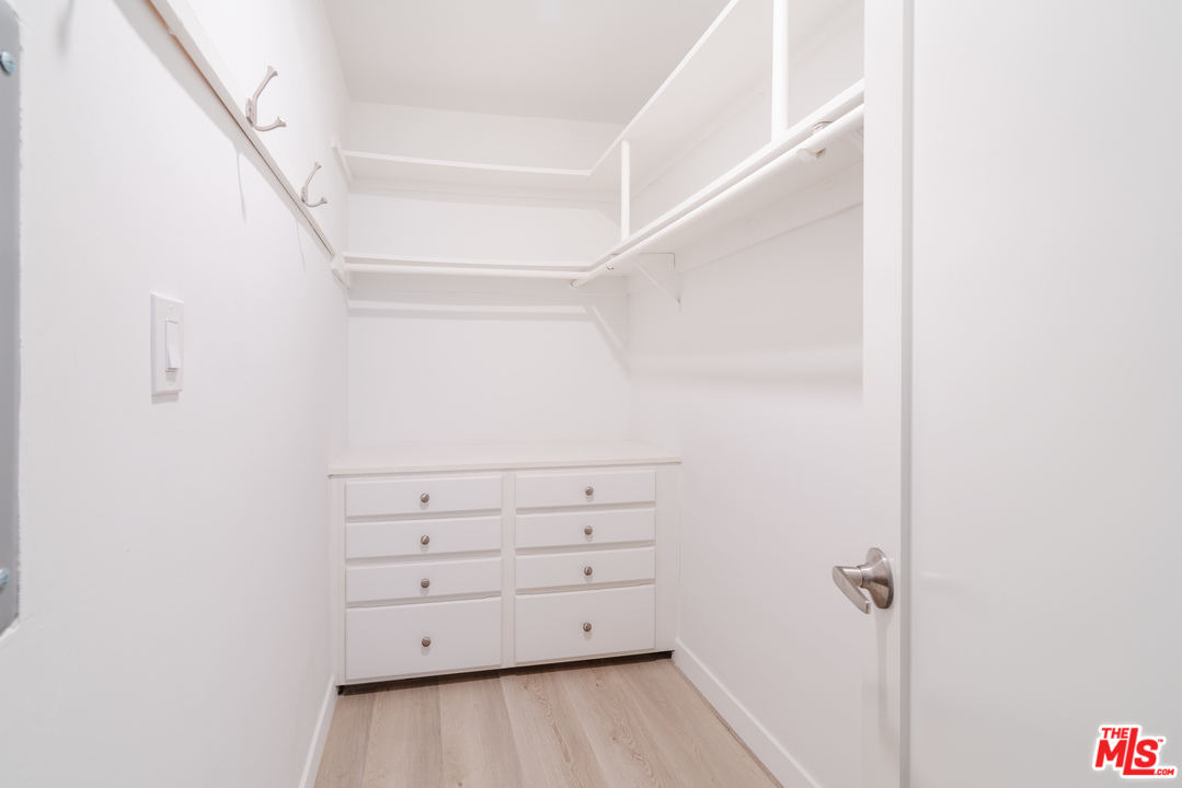 1252 11th Street, Unit 105 Santa Monica, CA 90401 - Photo 13 of 23