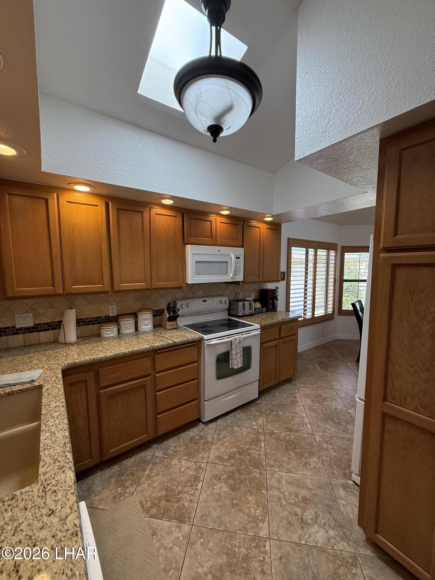 375 London Bridge Road, Unit 35 Lake Havasu City, AZ 86403 - Photo 17 of 43 KITCHEN