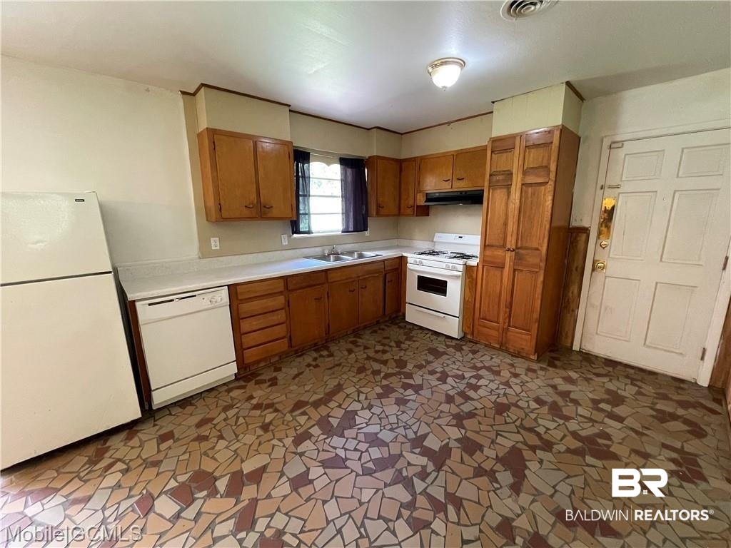 2303 Club House Road Mobile, AL 36605 - Photo 5 of 18