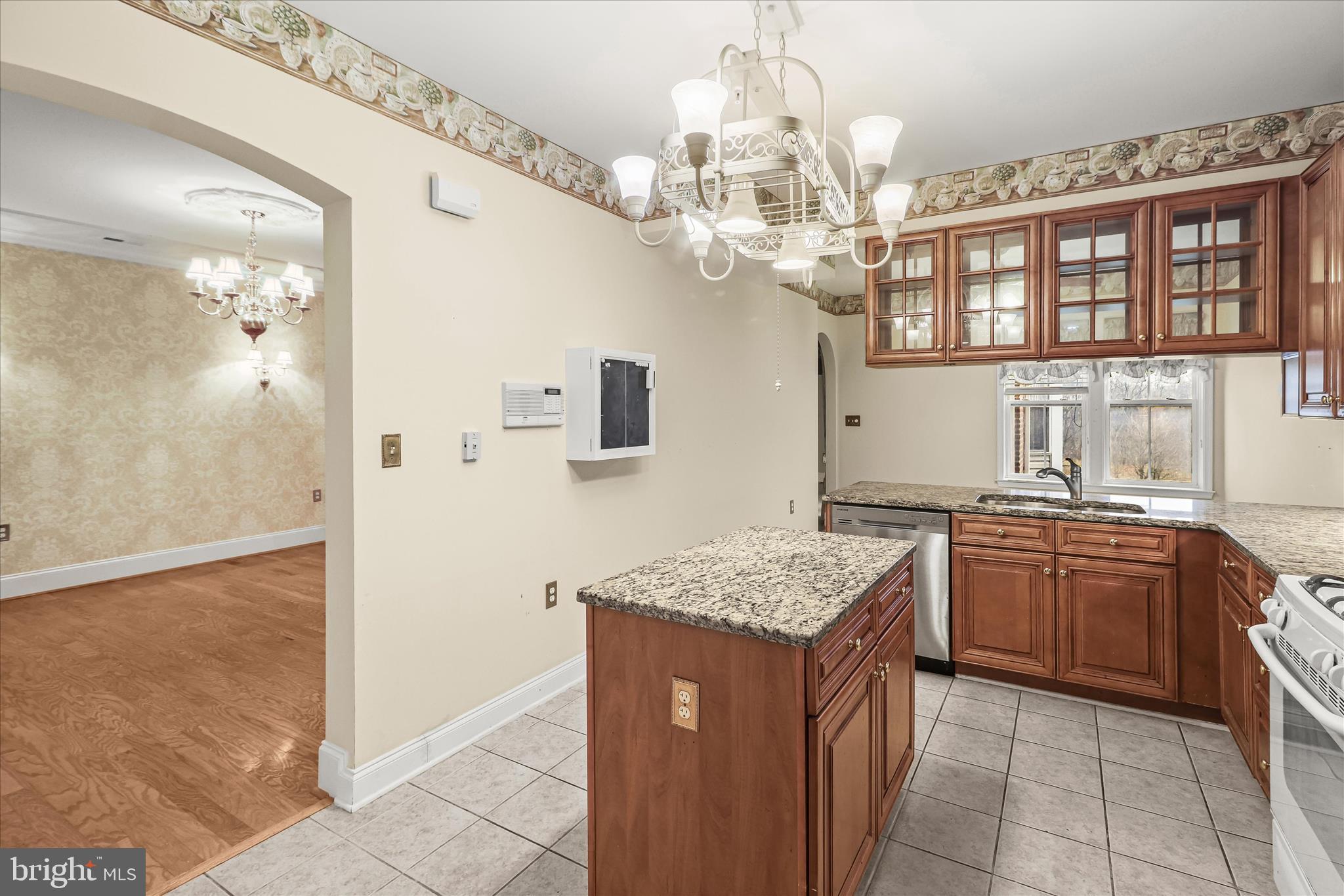2250 Bear Den Road, Unit 104 Frederick, MD 21701 - Photo 21 of 81 Eat-In Kitchen - Center Island