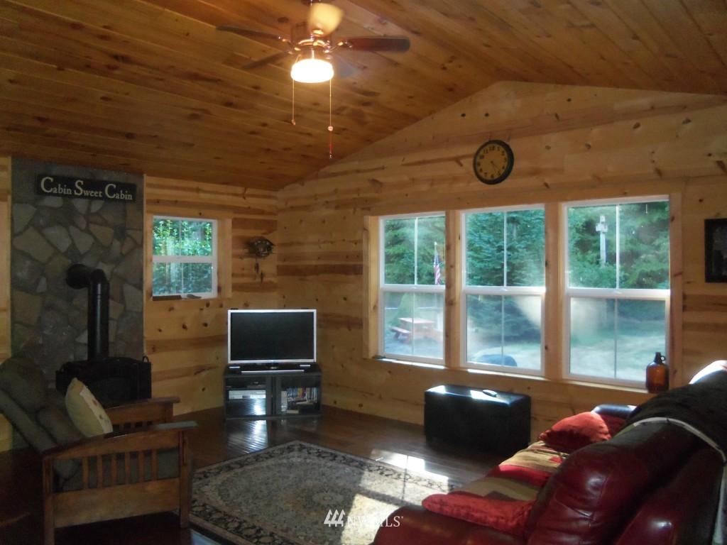 195 South Hawkins Road Winlock, WA 98596 - Photo 2 of 19