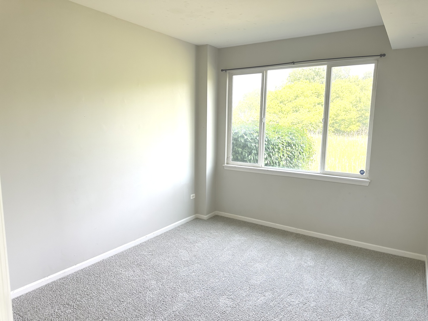 5900 Dublin Court, Unit 5900 McHenry, IL 60050 - Photo 8 of 14 an empty room with a window