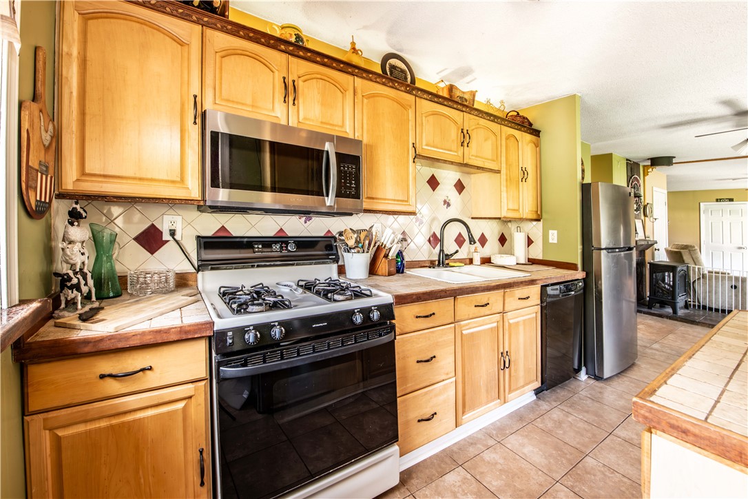 12 Abbey Lane Foster, RI 02825 - Photo 6 of 28
