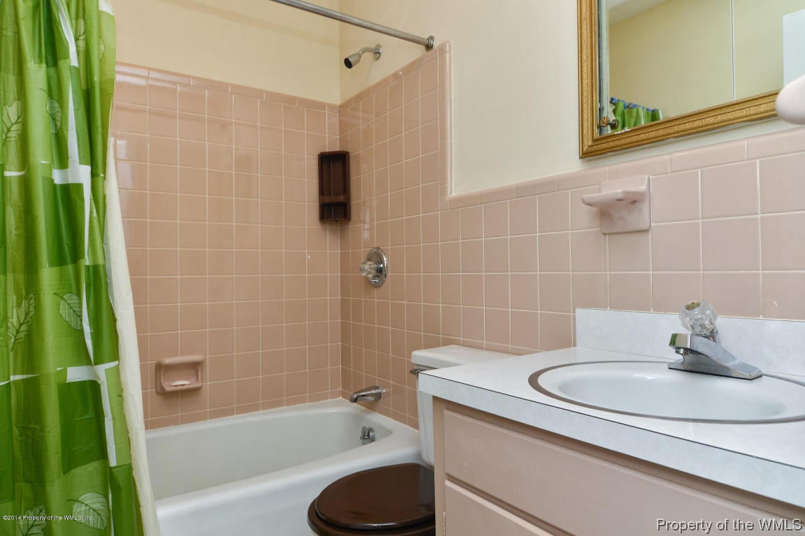 112 Little John Road Williamsburg, VA 23185 - Photo 22 of 38 Hall bath