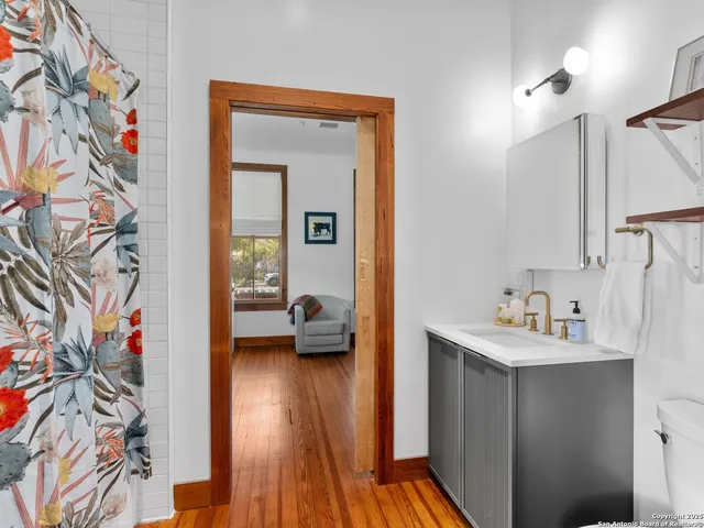 a en suite bathroom with a sink and a mirror