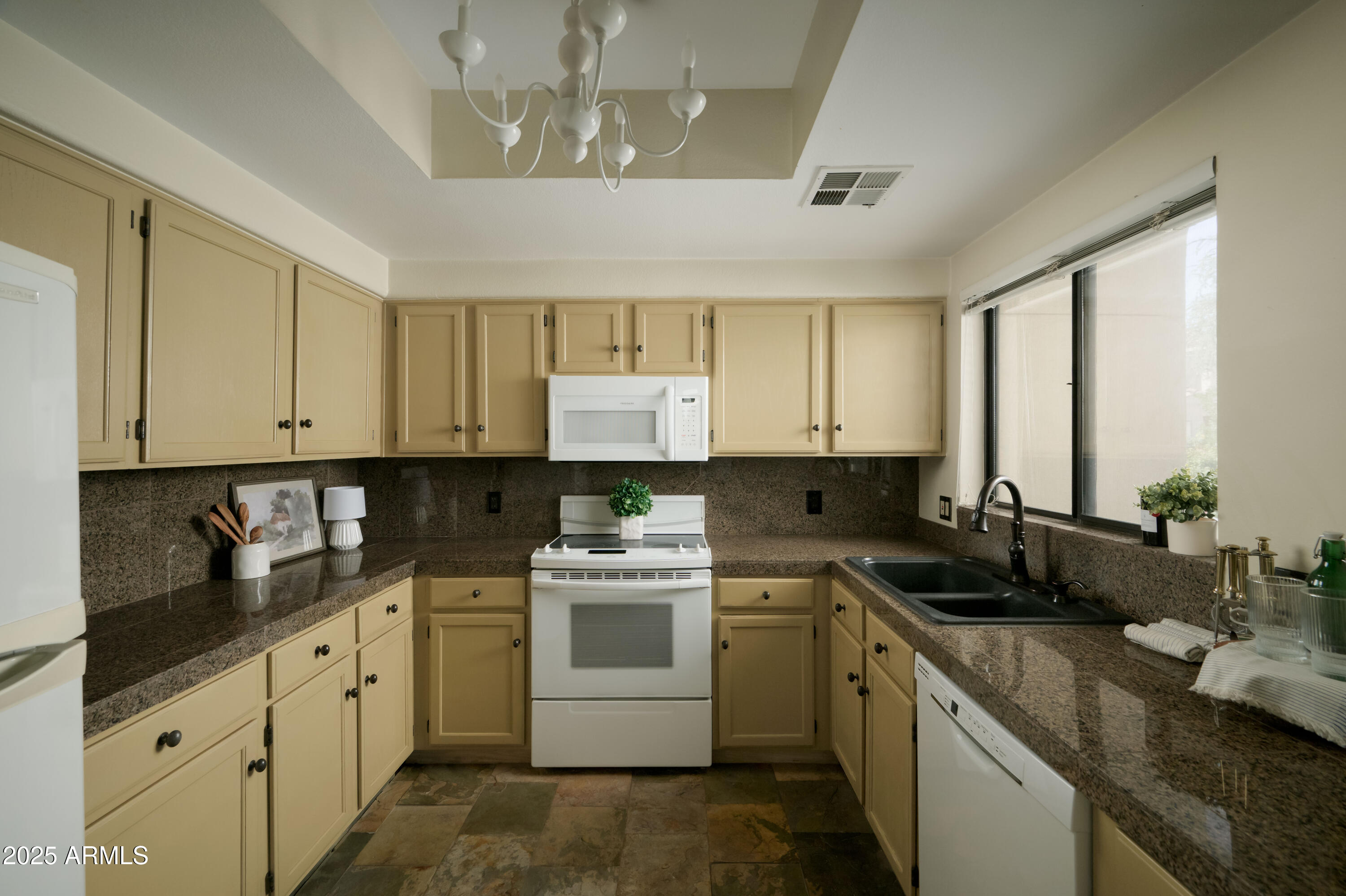 7575 East Indian Bend Road, Unit 1118 Scottsdale, AZ 85250 - Photo 4 of 25 Kitchen