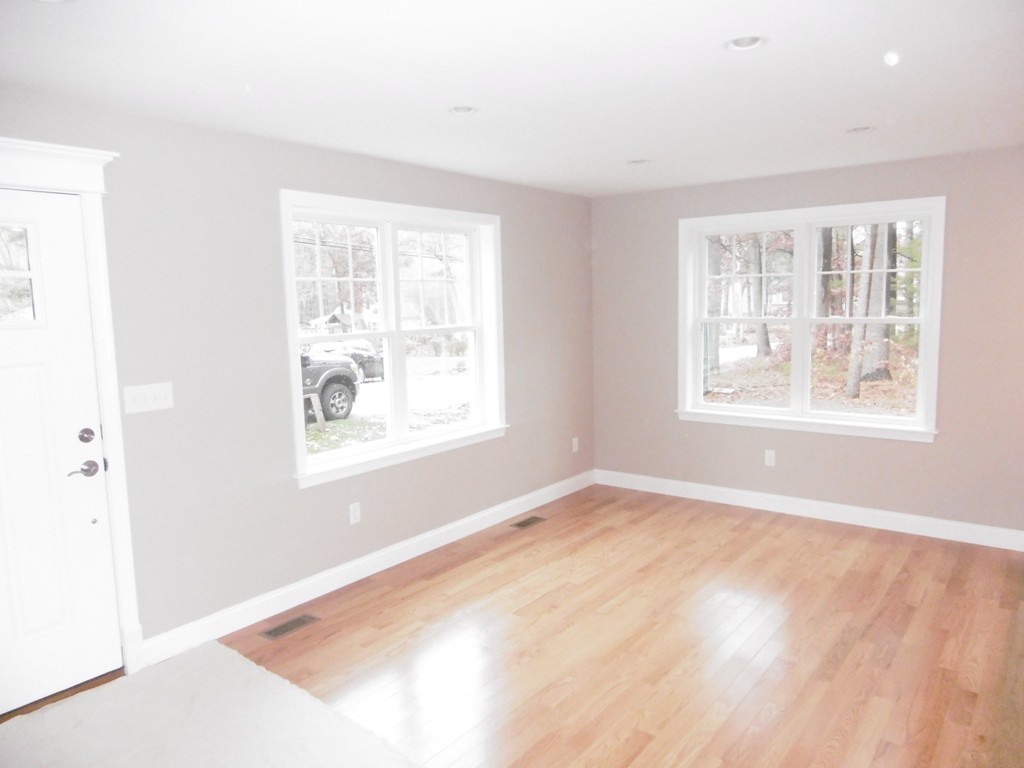 28 Leland Road Norfolk, MA 02056 - Photo 4 of 16 Gallery Image 4