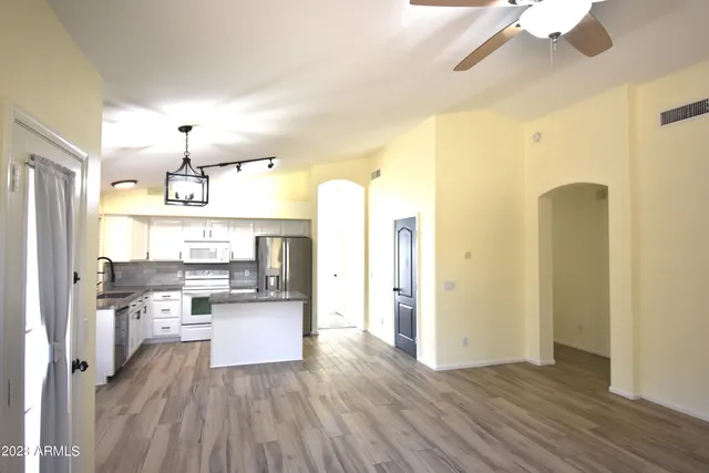 $2,295 | 10230 West Country Club Trail, Peoria, AZ 85383
