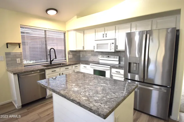 $2,295 | 10230 West Country Club Trail, Peoria, AZ 85383