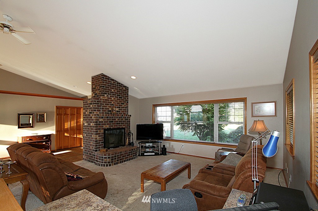 605 Moe Road Camano Island, WA 98282 - Photo 12 of 24 Gallery Image 12