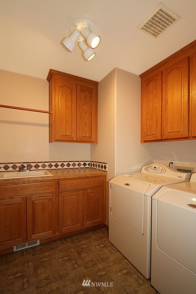 605 Moe Road Camano Island, WA 98282 - Photo 18 of 24 Gallery Image 18
