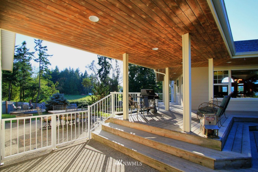 605 Moe Road Camano Island, WA 98282 - Photo 4 of 24 Gallery Image 4