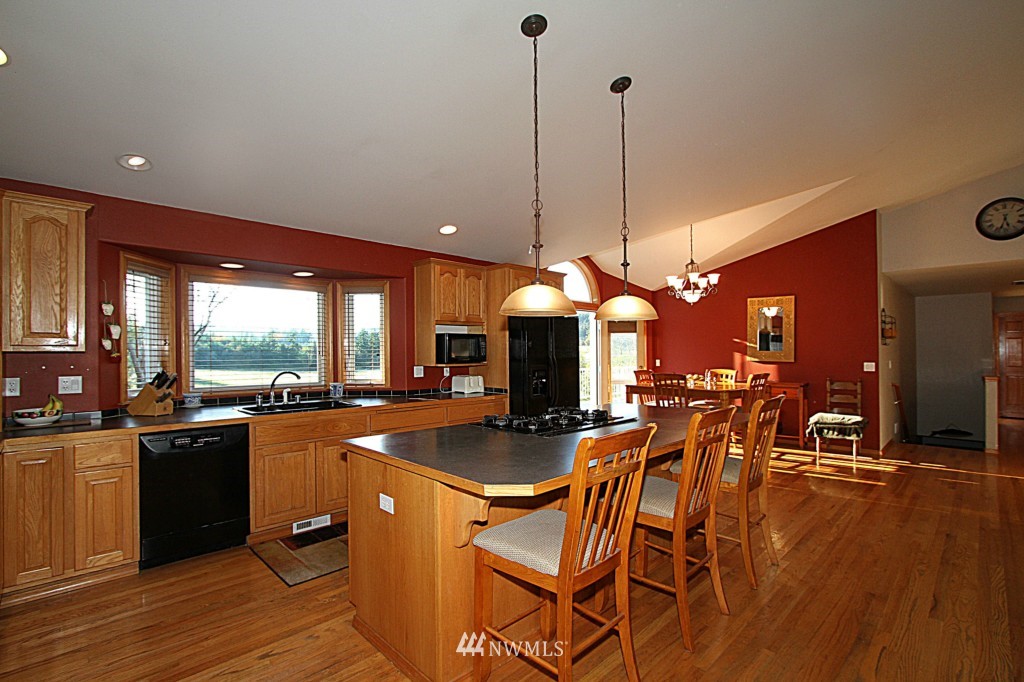 605 Moe Road Camano Island, WA 98282 - Photo 9 of 24 Gallery Image 9