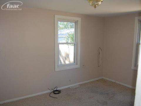 4106 Risedorph Street Burton, MI 48509 - Photo 16 of 19 20131454-15.JPG