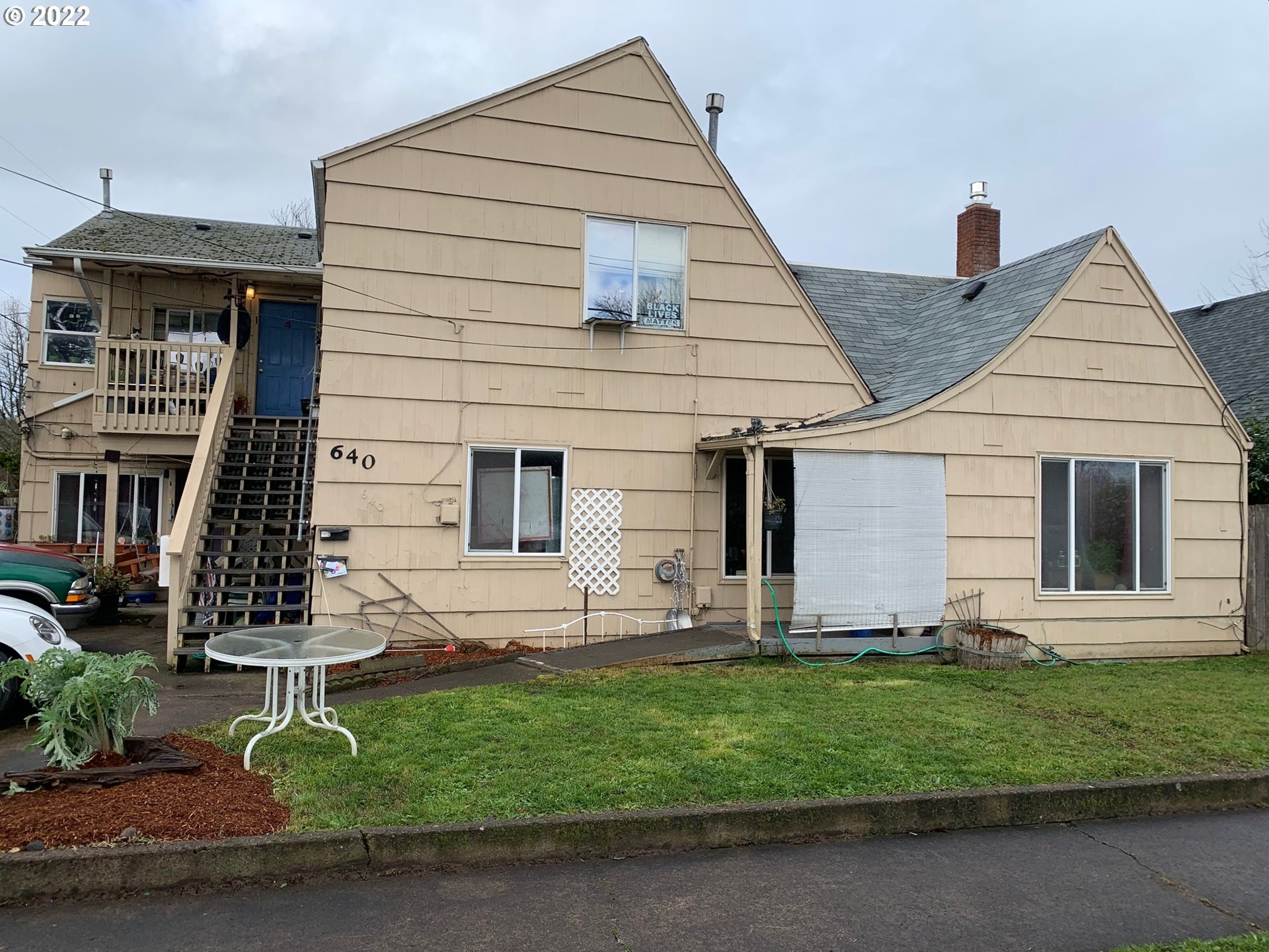 640 10th Street Springfield, OR 97477 - Photo 3 of 4 a front view of a house with garden