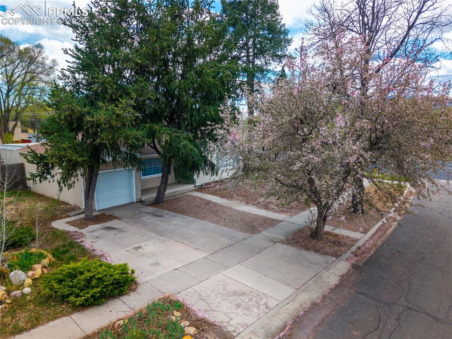 2415 Yorktown Road Colorado Springs, CO 80907 - Photo 5 of 16 Gallery Image 5