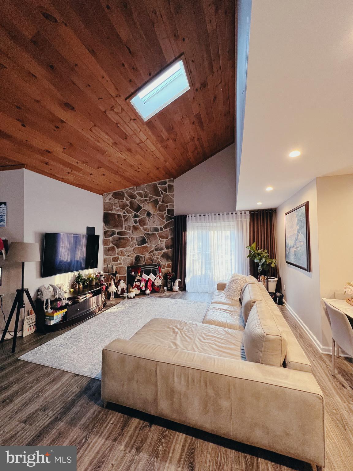 367 Green Meadow Lane, Unit 38, Horsham, PA 19044 Compass