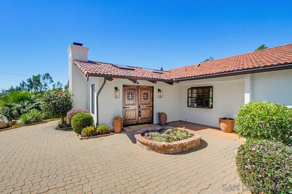 2024 Grandview Road Vista, CA 92084 - Photo 5 of 67 Gallery Image 5