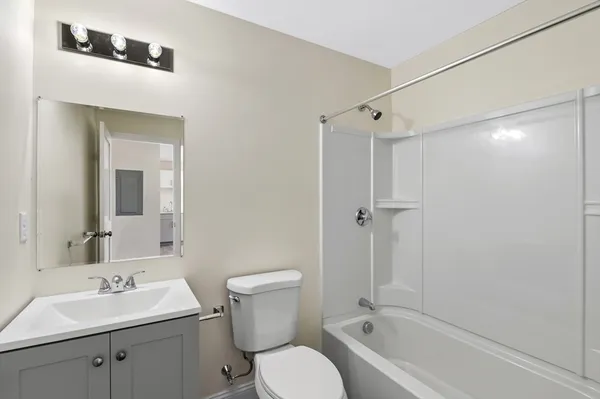 $2,050 | 472 Essex Street, Unit 507, Lynn, MA 01902