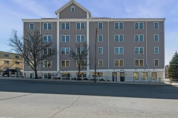 $2,050 | 472 Essex Street, Unit 507, Lynn, MA 01902