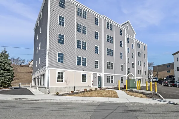 $2,050 | 472 Essex Street, Unit 507, Lynn, MA 01902