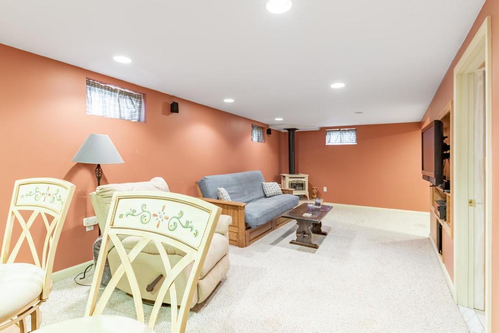 28 Millbrook Road Beverly, MA 01915 - Photo 20 of 29 a living room with furniture