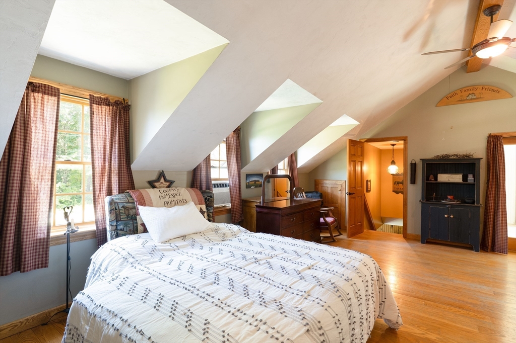 501 Wine Road New Braintree, MA 01531 - Photo 19 of 41