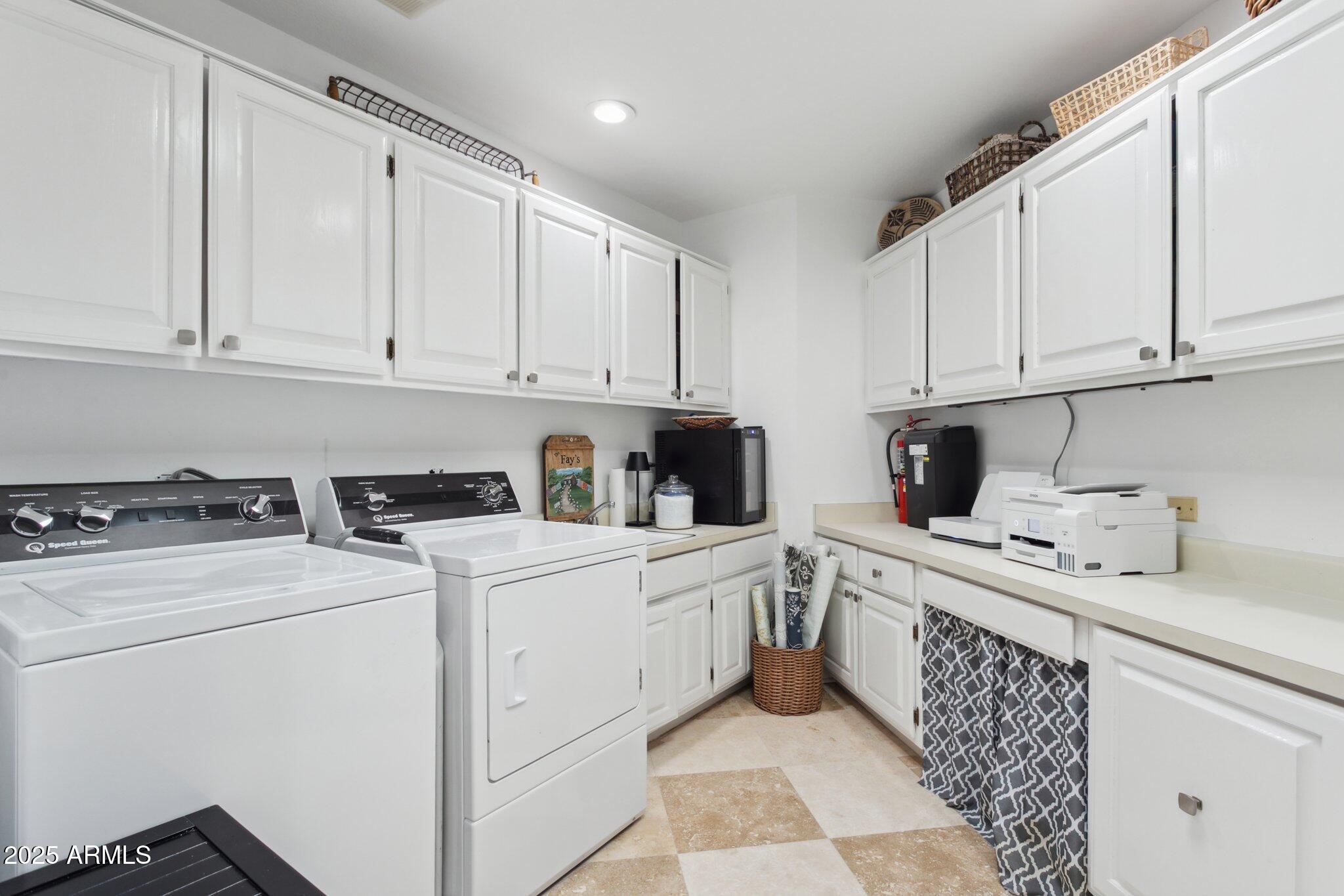 2346 North Kachina Mesa, AZ 85203 - Photo 33 of 60 Laundry Room