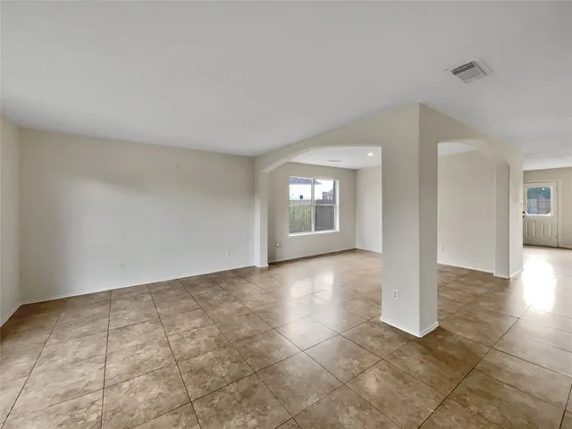 a view of empty room with window