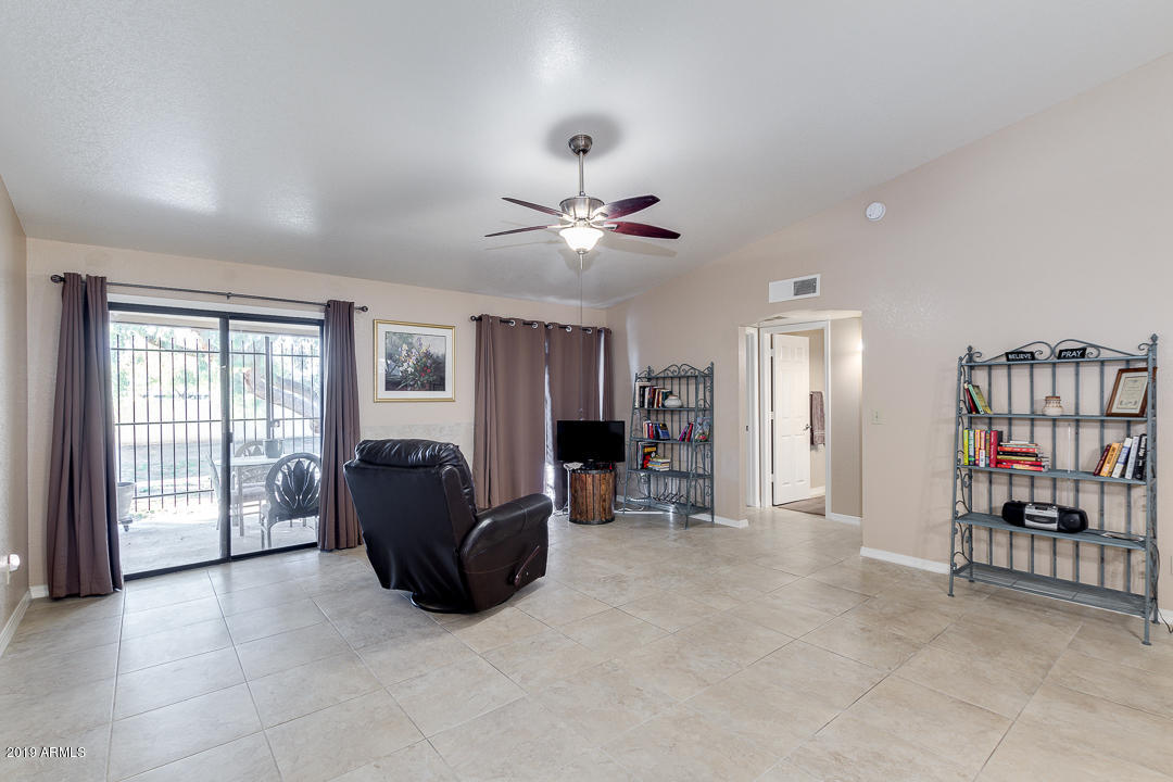2059 East Brown Road, Unit 2 Mesa, AZ 85213 - Photo 3 of 21 Family Room