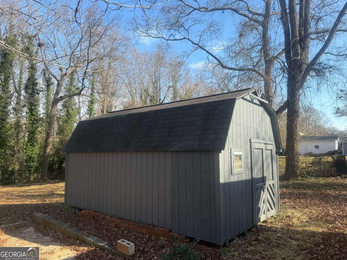 3112 North Avenue Decatur, GA 30033 - Photo 47 of 52 a backyard of a house with lots of green space