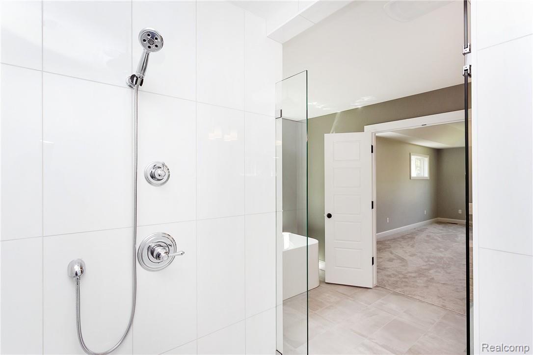 4102 Devon Road Royal Oak, MI 48073 - Photo 22 of 33 Linwood-22.jpg